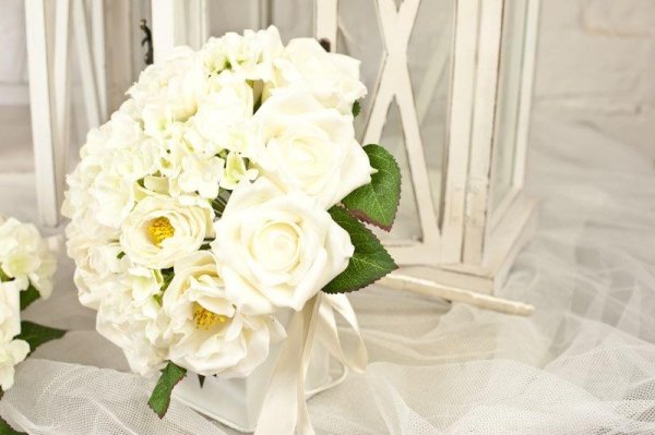 Artificial Mixed cream Bouquet Lg With Beads